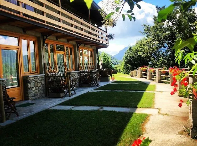 Agriturismo La Selvaggia مانديلو ديل لاريو مزرعة للإقامة